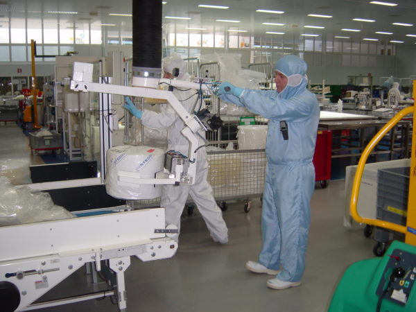 Vacuum manipulators in chemical and pharmaceutical industry